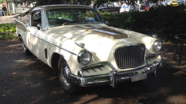 Studebaker Golden Hawk 1957
