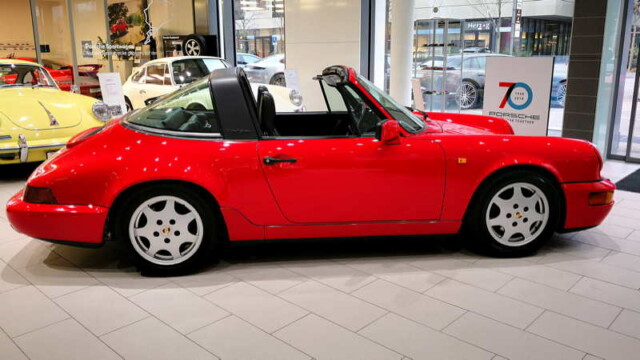 Porsche-911-Carrera-4-Targa-1990